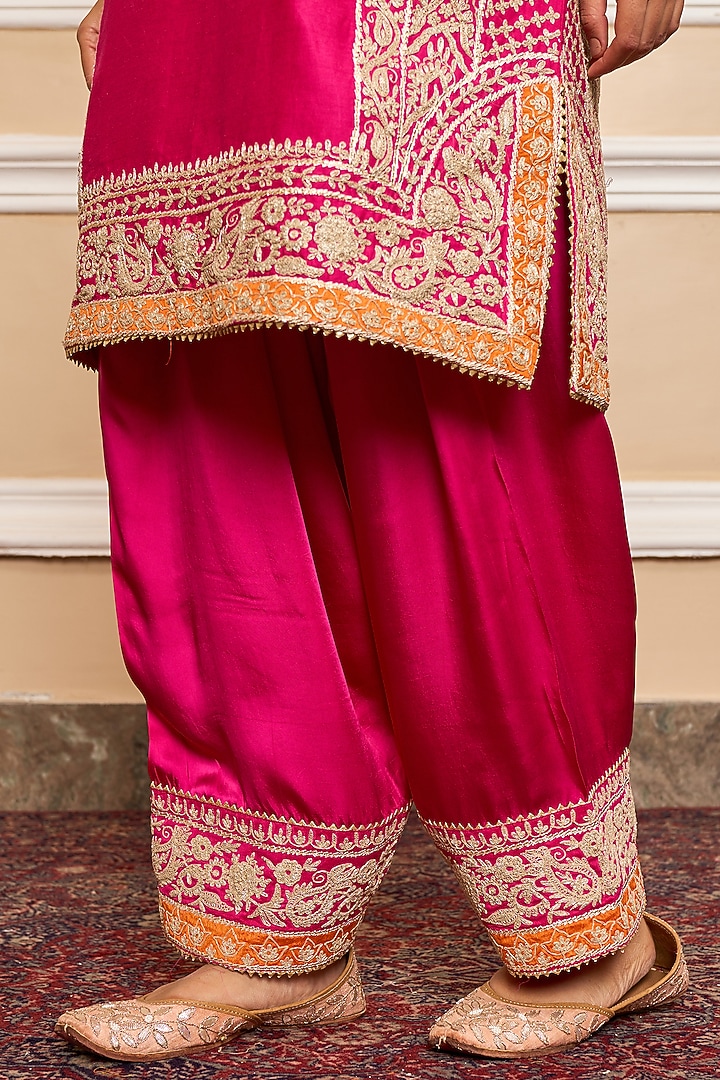 Hot Pink Embroidered Kurta Set by Sheetal Batra at Pernia's Pop Up Shop