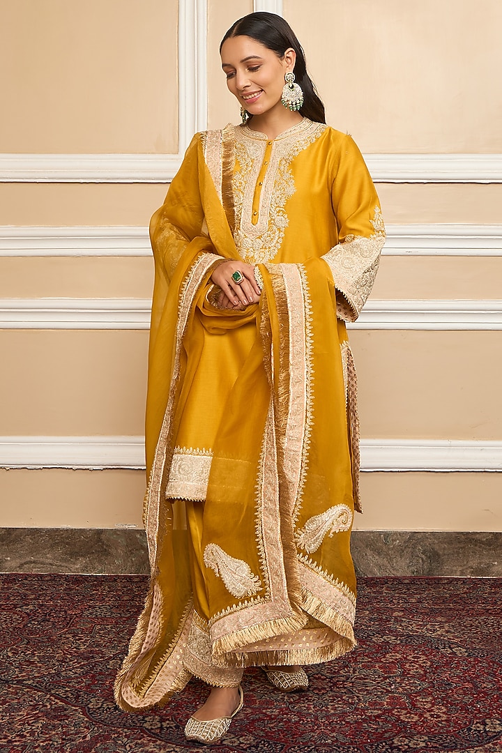 Mustard Embroidered Kurta Set by Sheetal Batra