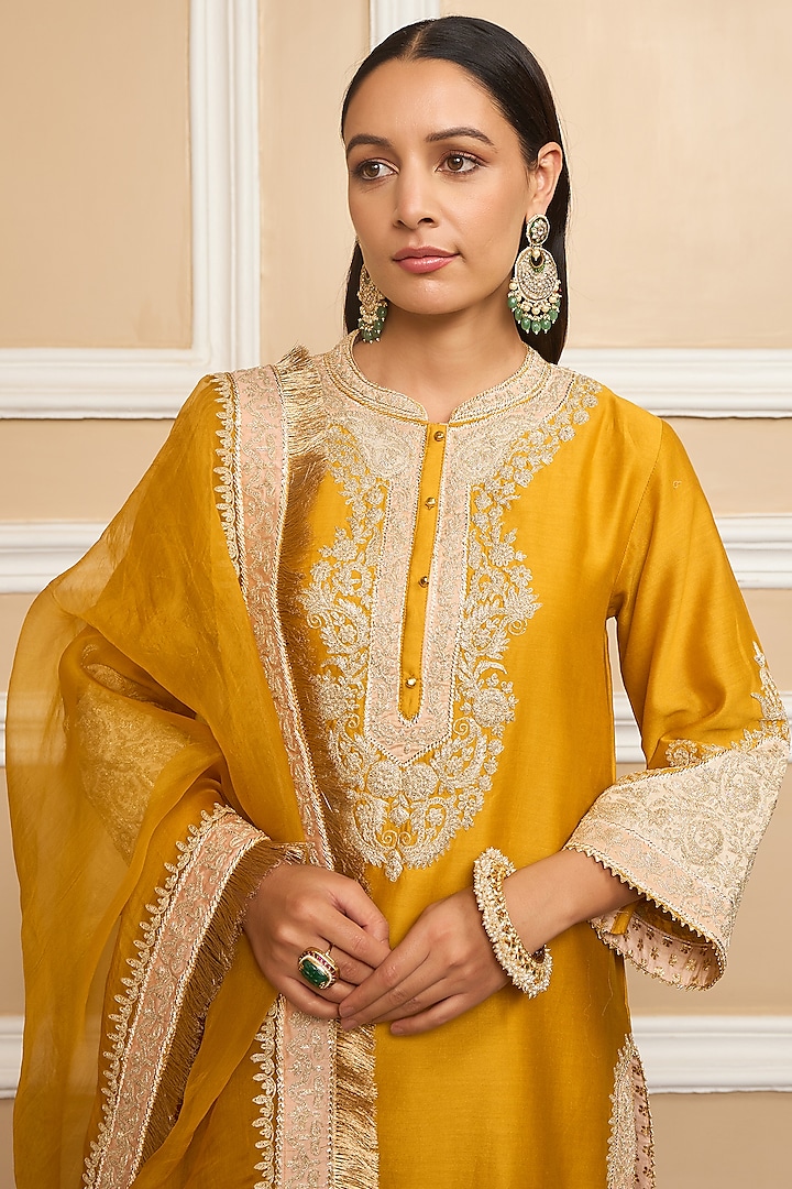 Mustard Embroidered Kurta Set by Sheetal Batra at Pernia's Pop Up Shop