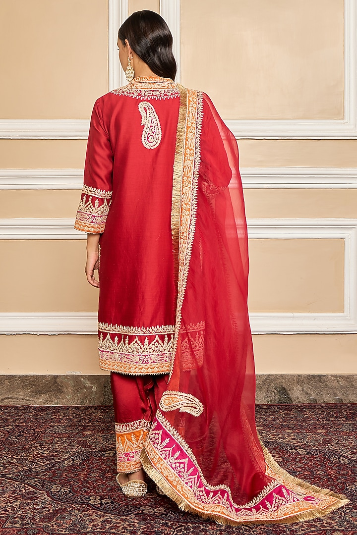 Deep Red Silk Chanderi Embroidered Kurta Set by Sheetal Batra at Pernia's Pop Up Shop