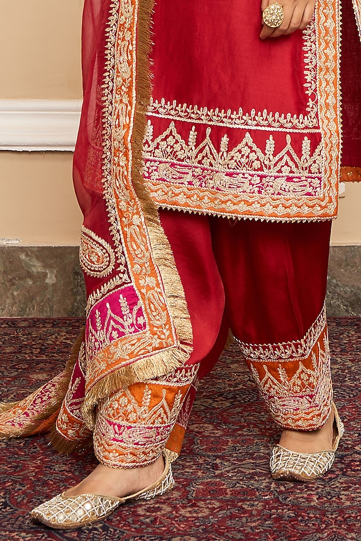 Deep Red Silk Chanderi Embroidered Kurta Set by Sheetal Batra at Pernia's Pop Up Shop