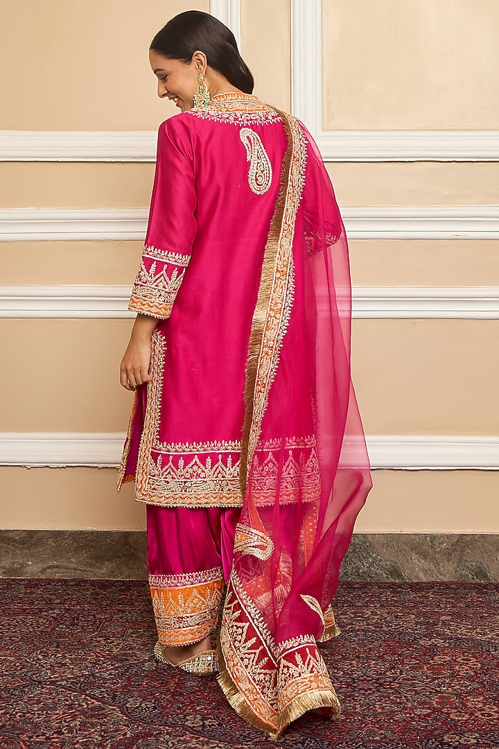 Hot Pink Embroidered Kurta Set by Sheetal Batra at Pernia's Pop Up Shop