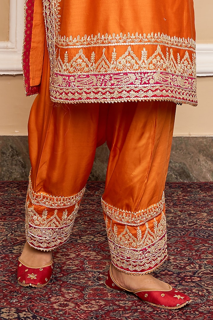 Orange Embroidered Kurta Set by Sheetal Batra at Pernia's Pop Up Shop