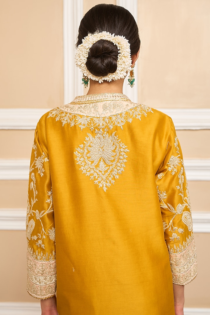 Mustard Embroidered Kurta Set by Sheetal Batra at Pernia's Pop Up Shop