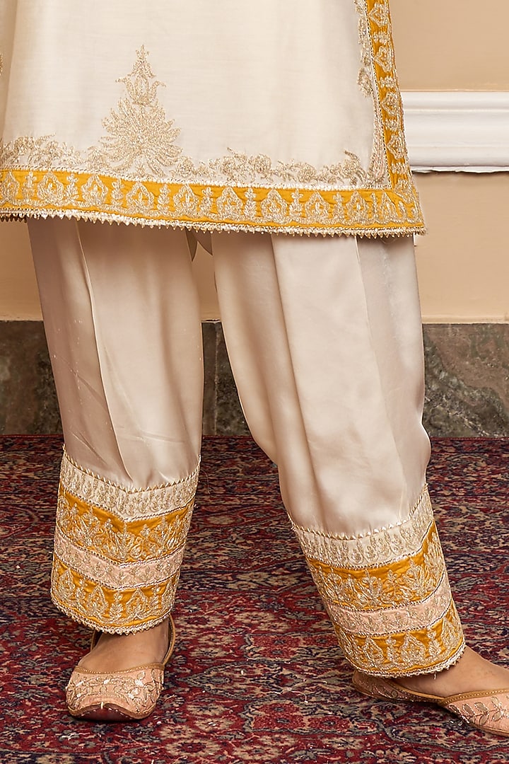 Ivory Silk Chanderi Kurta Set by Sheetal Batra at Pernia's Pop Up Shop