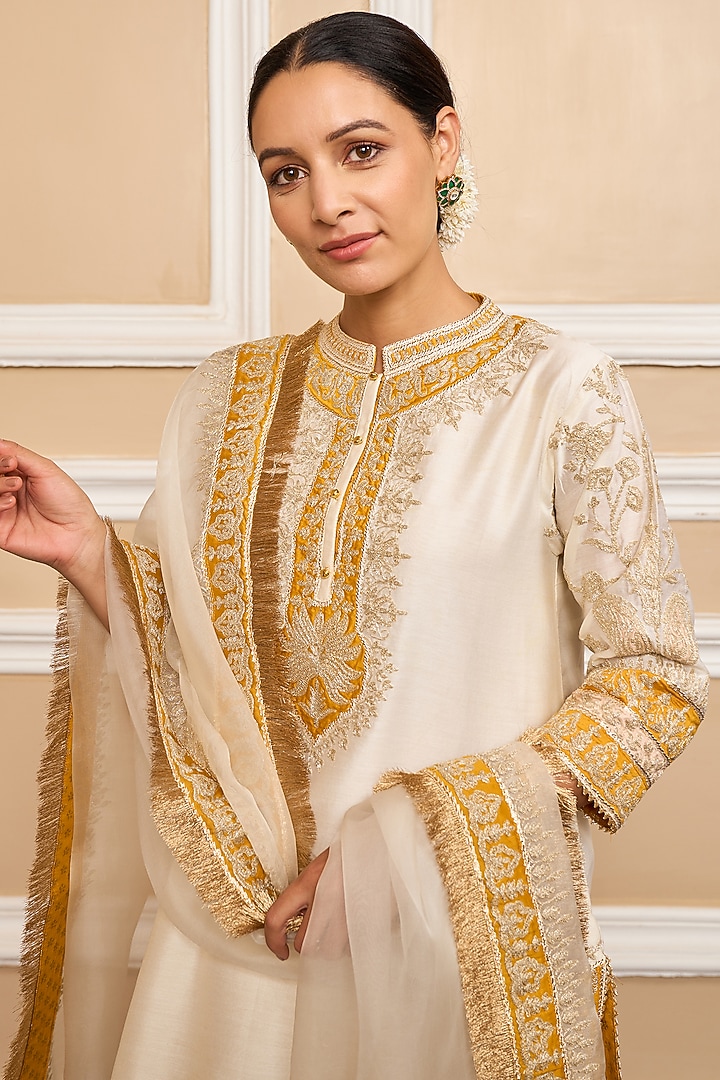 Ivory Silk Chanderi Kurta Set by Sheetal Batra at Pernia's Pop Up Shop