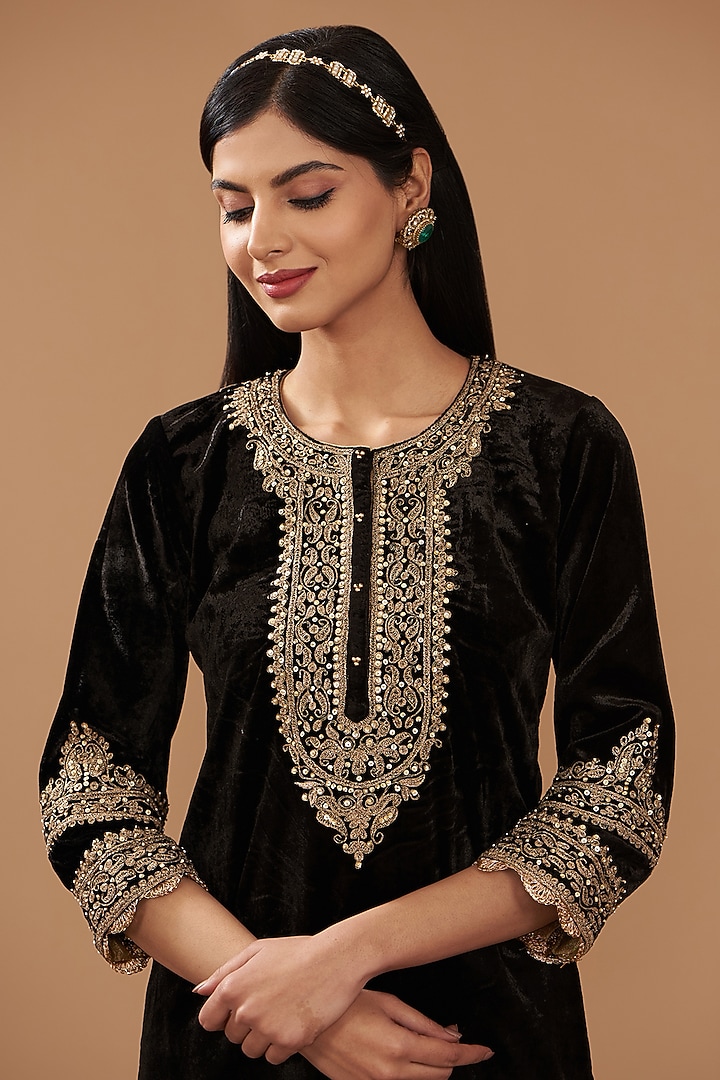 Black Silk Velvet Hand & Machine Embroidered Straight Kurta Set by Sheetal Batra at Pernia's Pop Up Shop