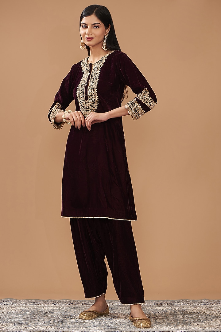 Wine Silk Velvet Hand & Machine Embroidered Straight Kurta Set by Sheetal Batra at Pernia's Pop Up Shop