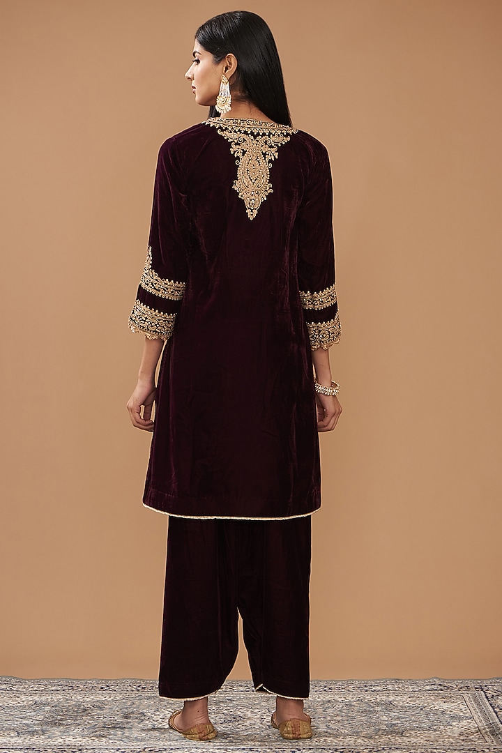 Wine Silk Velvet Hand & Machine Embroidered Straight Kurta Set by Sheetal Batra at Pernia's Pop Up Shop