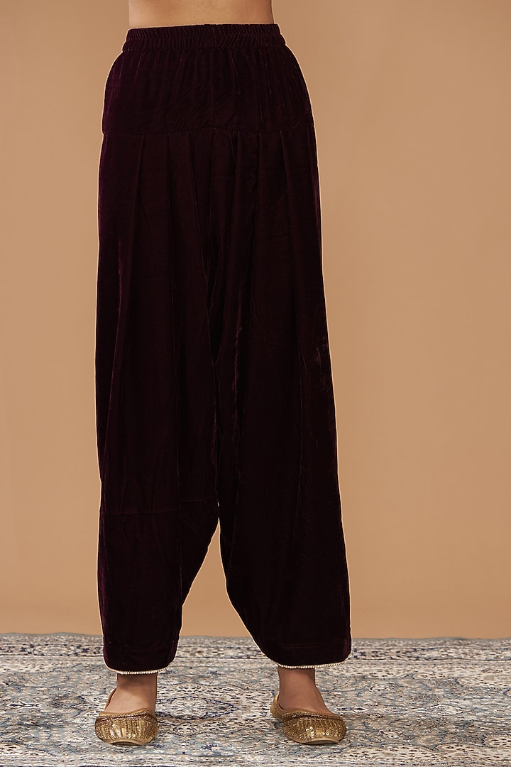 Wine Silk Velvet Hand & Machine Embroidered Straight Kurta Set by Sheetal Batra at Pernia's Pop Up Shop