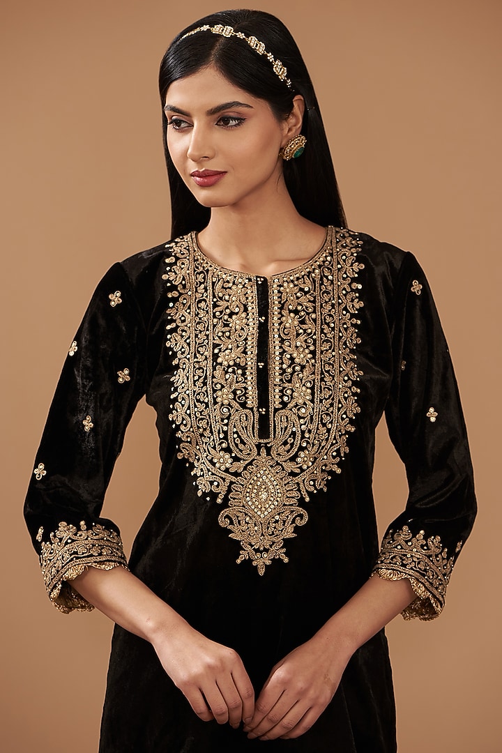Black Silk Velvet Hand & Machine Embroidered Straight Kurta Set by Sheetal Batra at Pernia's Pop Up Shop
