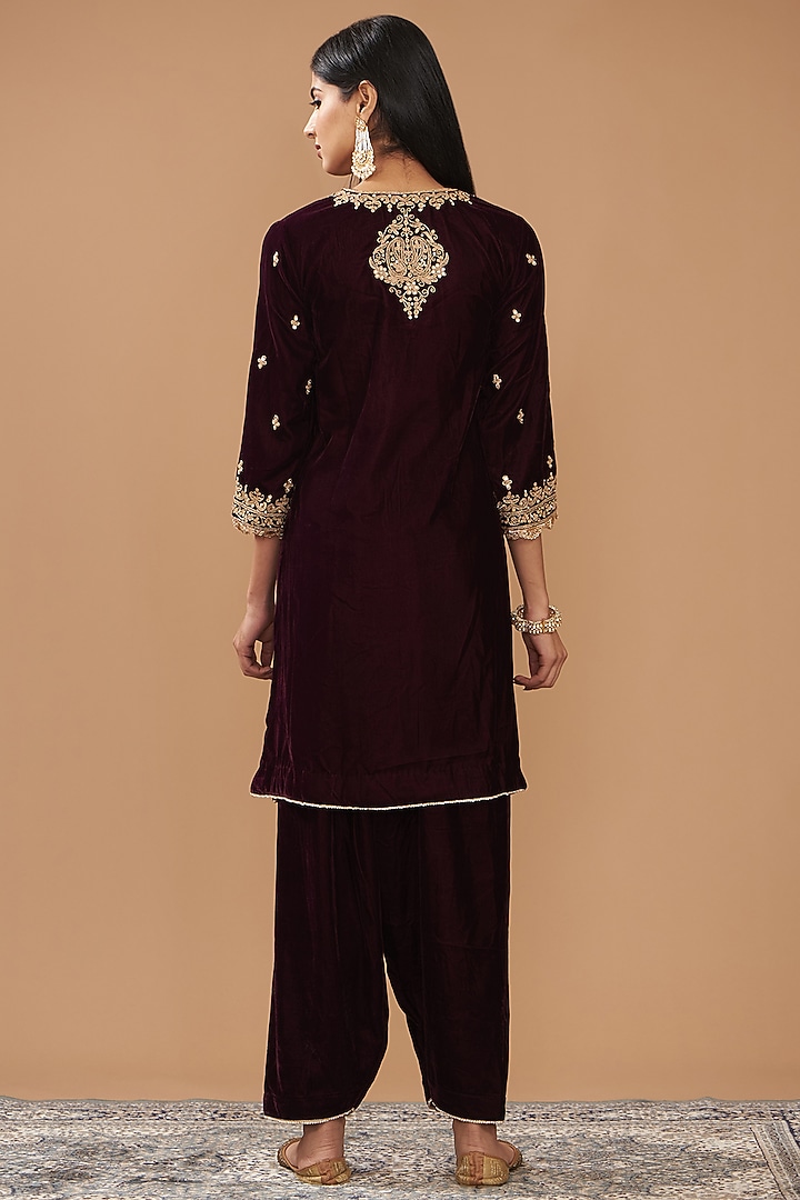 Wine Silk Velvet Hand & Machine Embroidered Straight Kurta Set by Sheetal Batra at Pernia's Pop Up Shop