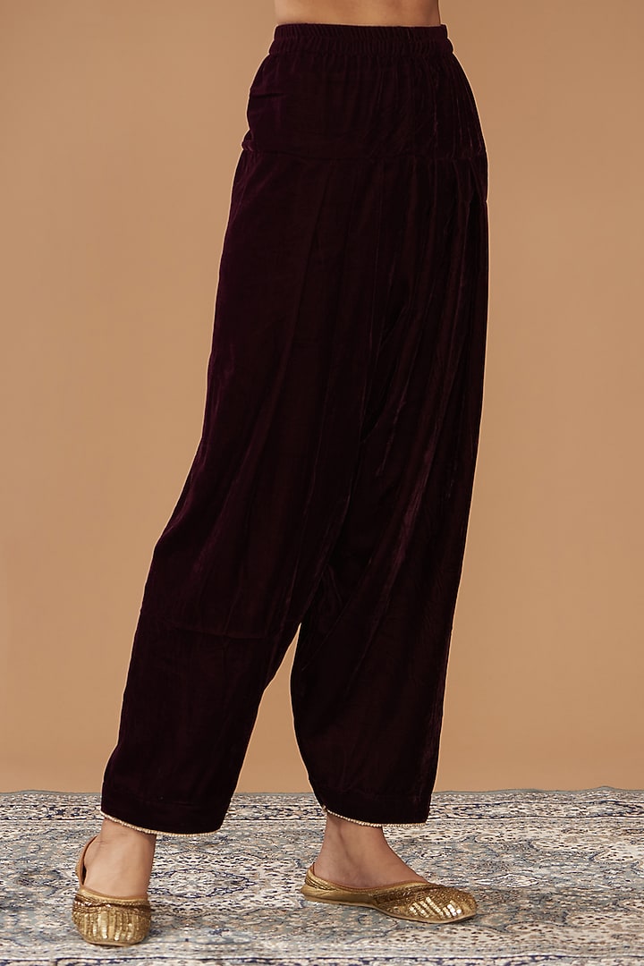 Wine Silk Velvet Hand & Machine Embroidered Straight Kurta Set by Sheetal Batra at Pernia's Pop Up Shop