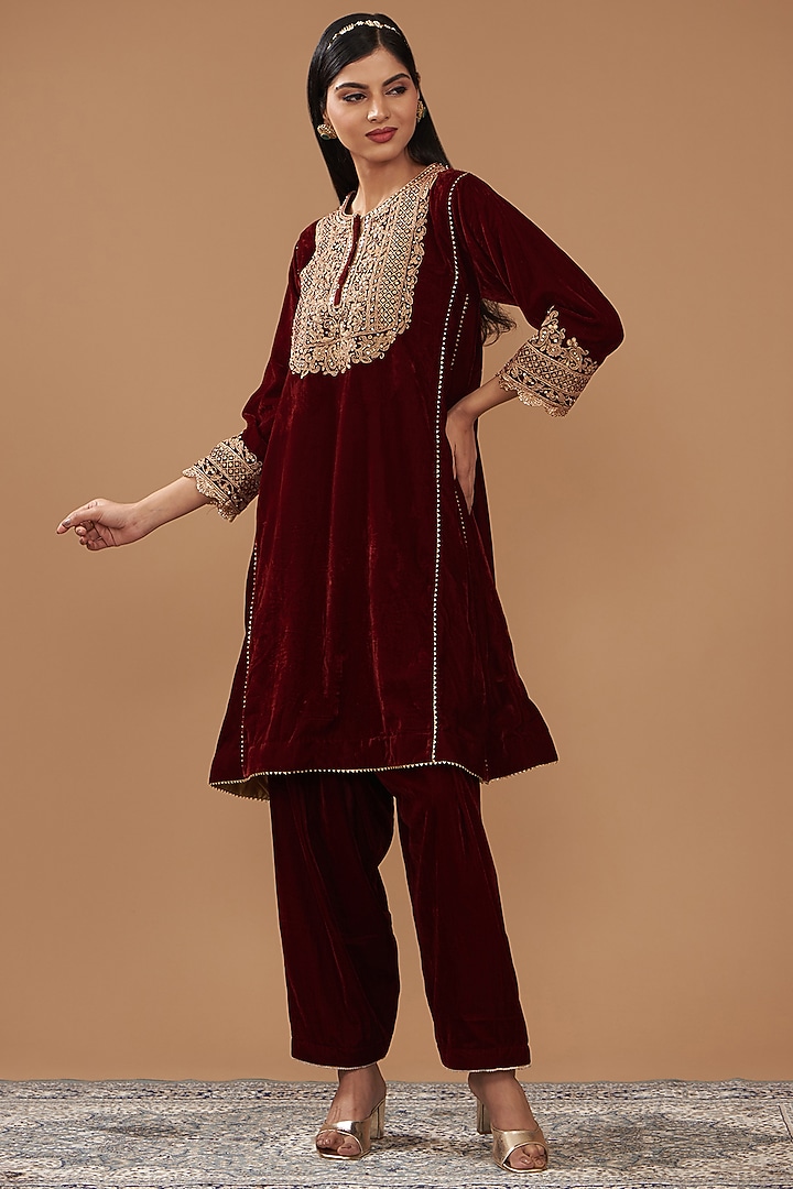 Maroon Silk Velvet Hand & Machine Embroidered Choga Kurta Set by Sheetal Batra at Pernia's Pop Up Shop