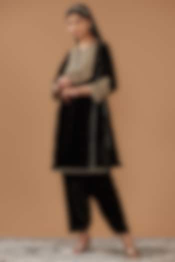Black Silk Velvet Hand & Machine Embroidered Choga Kurta Set by Sheetal Batra at Pernia's Pop Up Shop