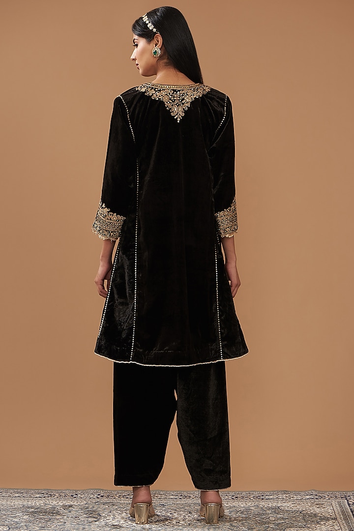 Black Silk Velvet Hand & Machine Embroidered Choga Kurta Set by Sheetal Batra at Pernia's Pop Up Shop