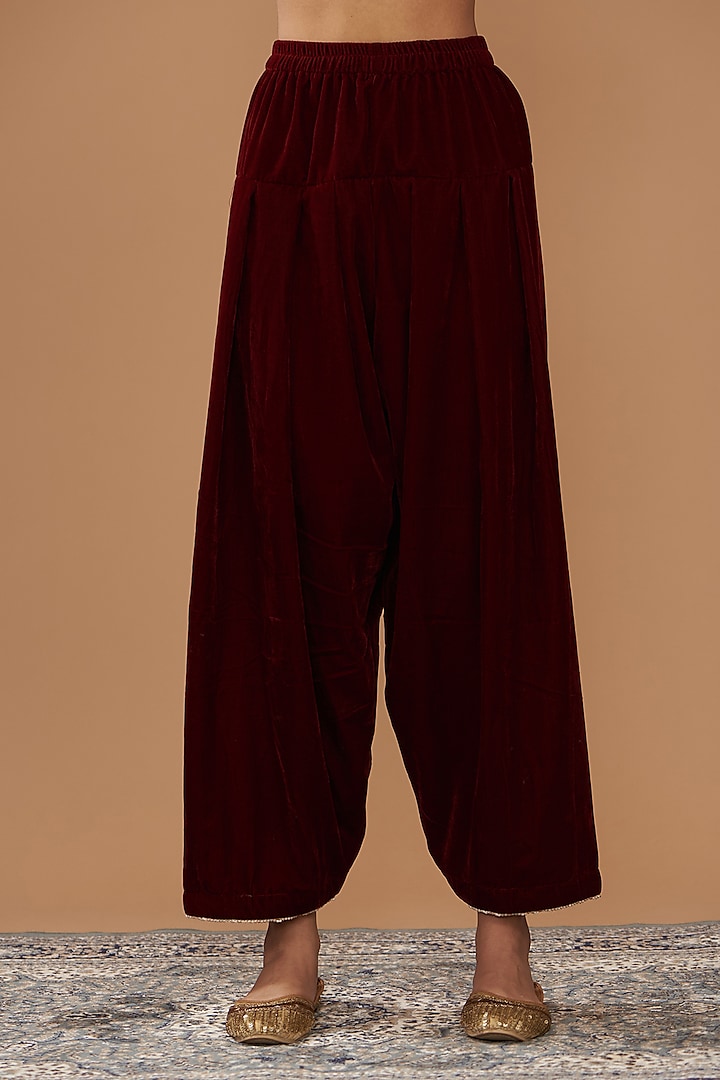 Maroon Silk Velvet Hand & Machine Embroidered Choga Kurta Set by Sheetal Batra at Pernia's Pop Up Shop