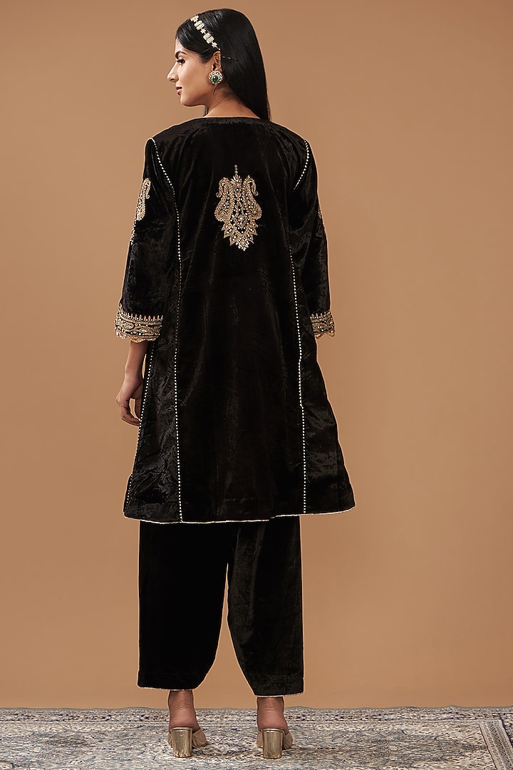 Black Silk Velvet Hand & Machine Embroidered Choga Kurta Set by Sheetal Batra at Pernia's Pop Up Shop