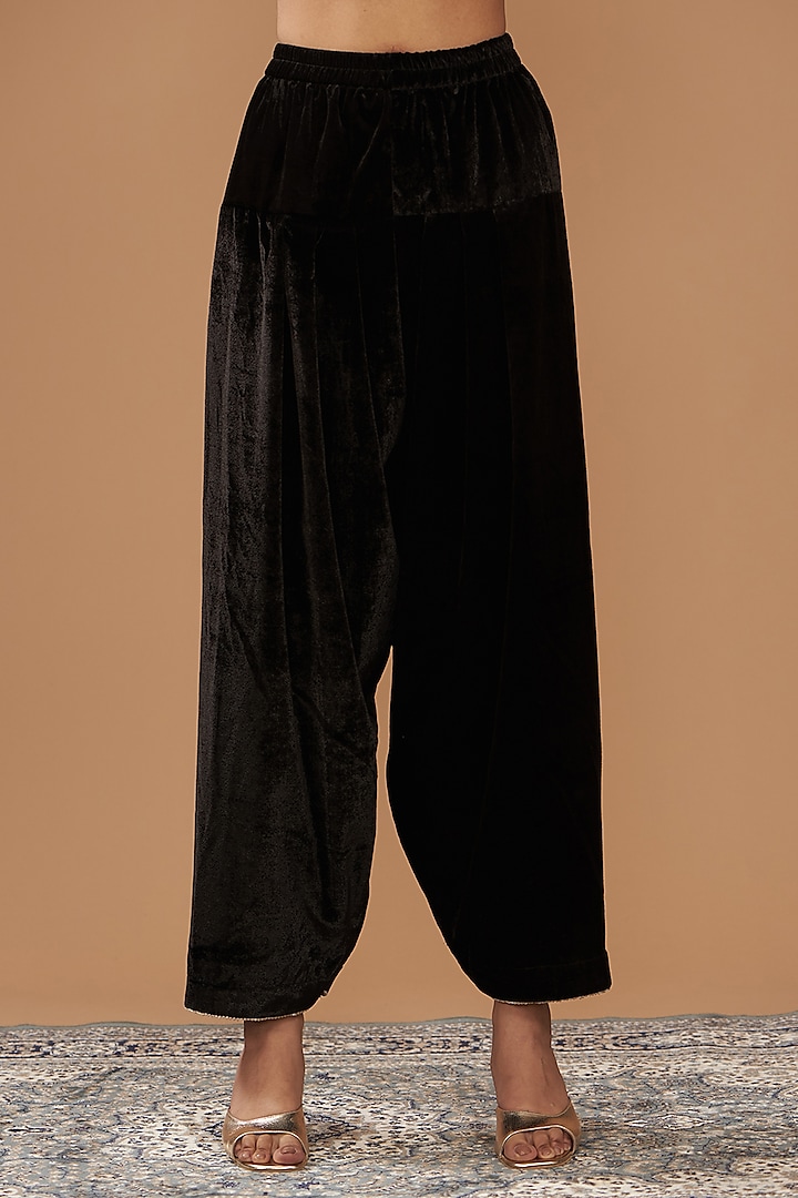 Black Silk Velvet Hand & Machine Embroidered Choga Kurta Set by Sheetal Batra at Pernia's Pop Up Shop