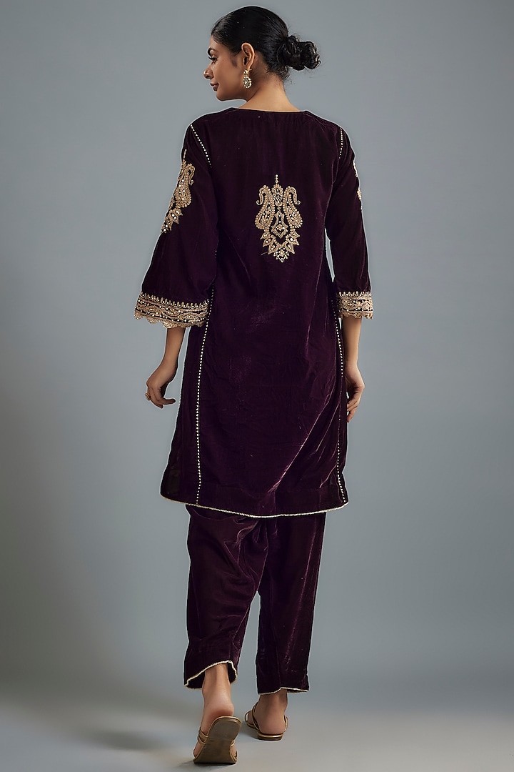 Wine Velvet Tilla Embroidered Kurta Set by Sheetal Batra at Pernia's Pop Up Shop