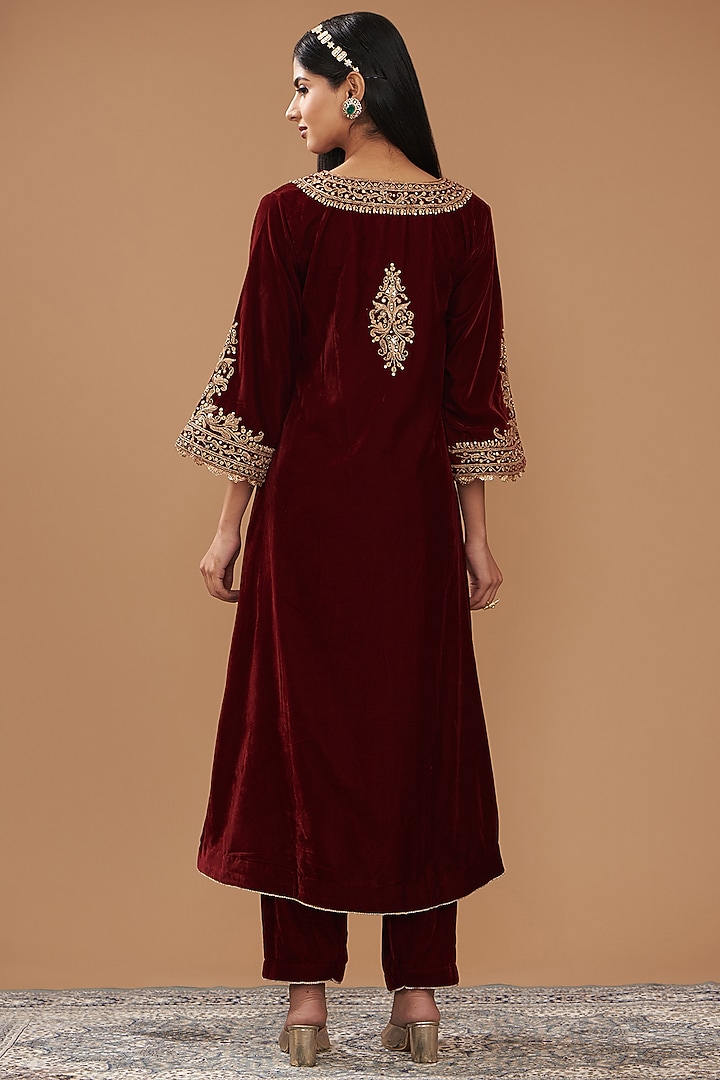 Maroon Silk Velvet Hand & Machine Embroidered Long Choga Kurta Set by Sheetal Batra at Pernia's Pop Up Shop