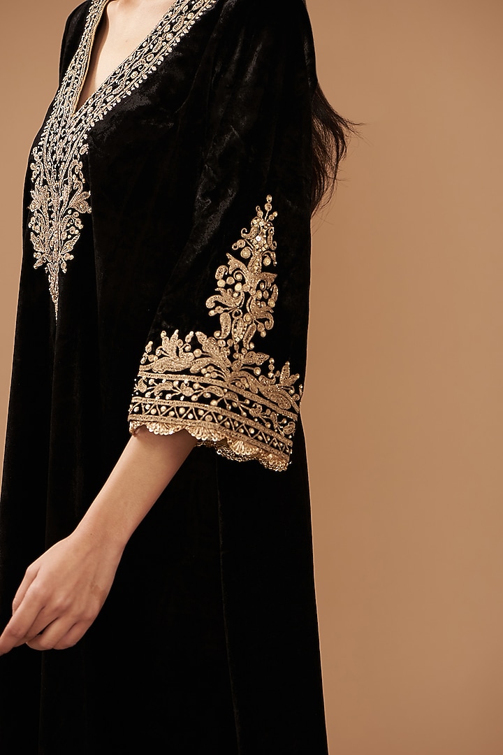 Black Silk Velvet Hand & Machine Embroidered Long Choga Kurta Set by Sheetal Batra at Pernia's Pop Up Shop