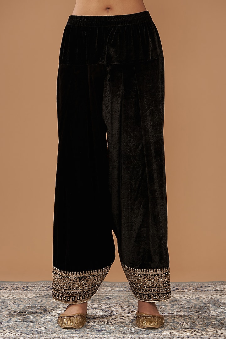 Black Silk Velvet Hand & Machine Embroidered Short Kurta Set by Sheetal Batra at Pernia's Pop Up Shop