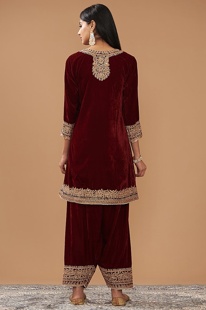 Maroon Silk Velvet Hand & Machine Embroidered Short Kurta Set by Sheetal Batra at Pernia's Pop Up Shop