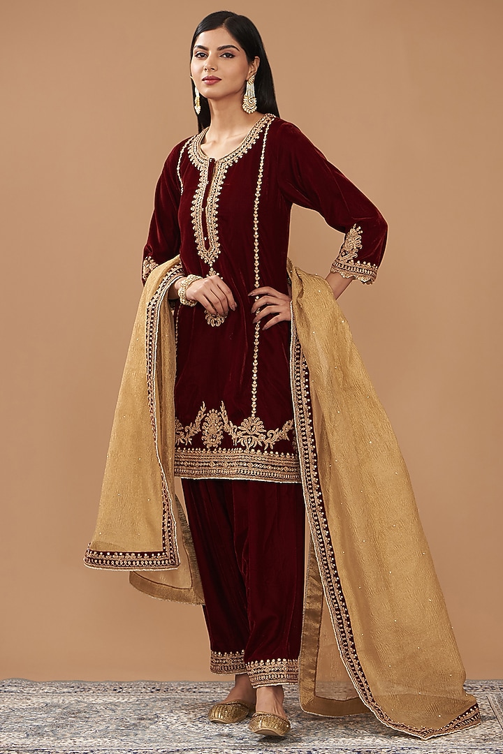 Maroon Silk Velvet Hand & Machine Embroidered Short Kurta Set by Sheetal Batra at Pernia's Pop Up Shop