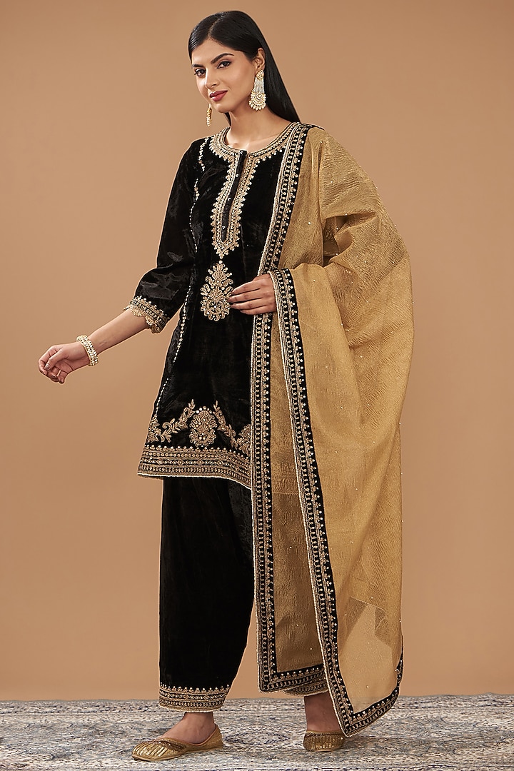 Black Silk Velvet Hand & Machine Embroidered Short Kurta Set by Sheetal Batra at Pernia's Pop Up Shop
