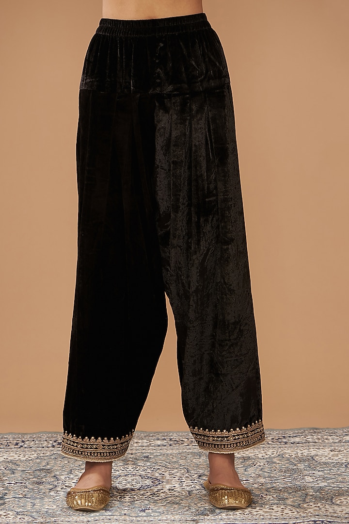 Black Silk Velvet Hand & Machine Embroidered Short Kurta Set by Sheetal Batra at Pernia's Pop Up Shop