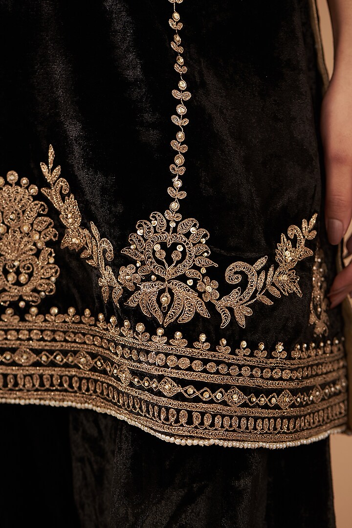 Black Silk Velvet Hand & Machine Embroidered Short Kurta Set by Sheetal Batra at Pernia's Pop Up Shop