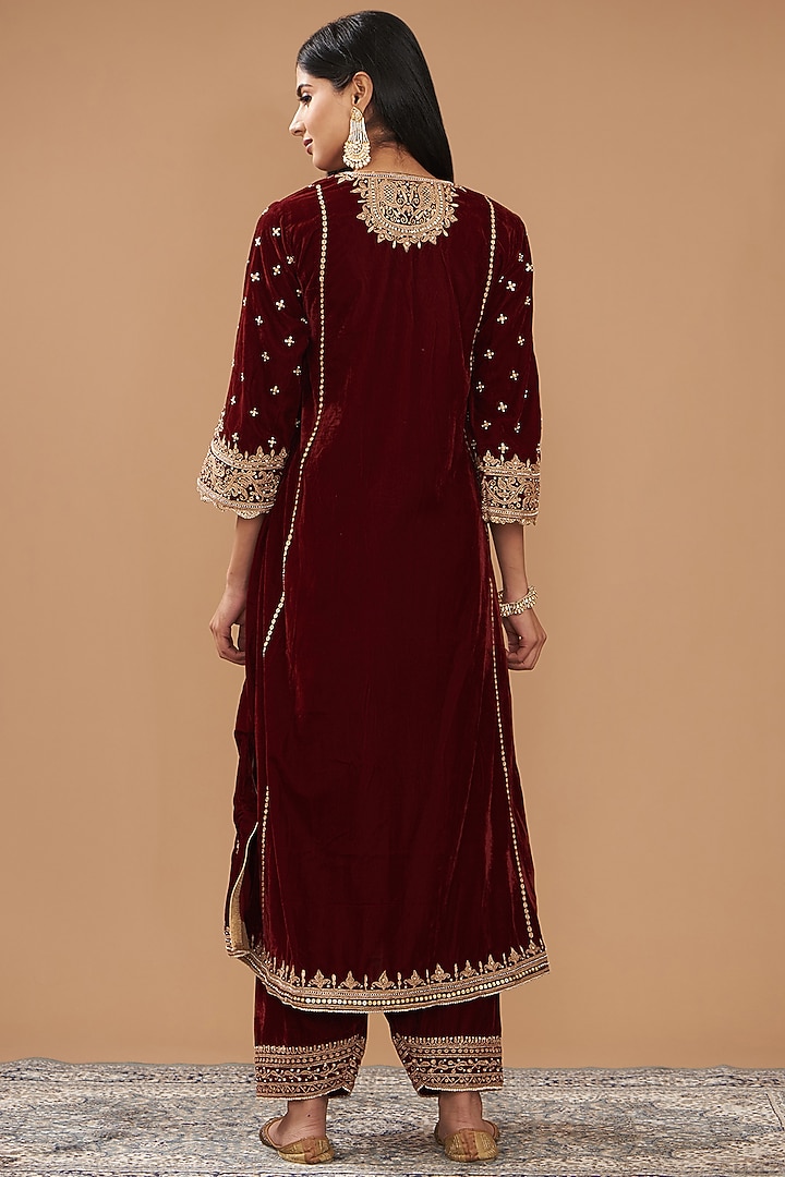 Maroon Silk Velvet Hand & Machine Embroidered A-Line Kurta Set by Sheetal Batra at Pernia's Pop Up Shop