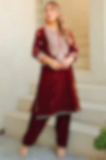 Maroon Silk Velvet Kiran Dori Embroidered Kurta Set by Sheetal Batra at Pernia's Pop Up Shop