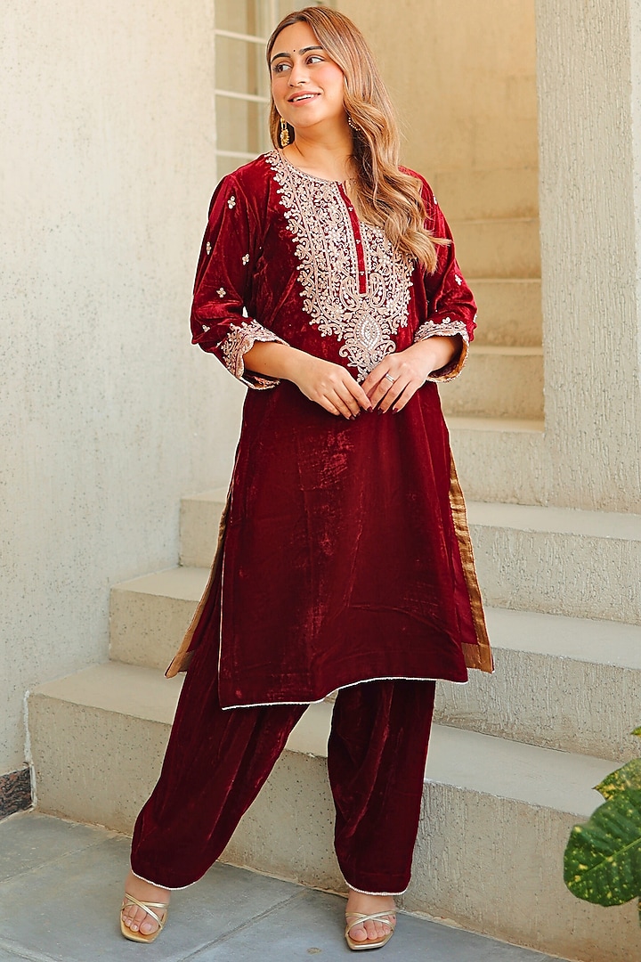 Maroon Silk Velvet Kiran Dori Embroidered Kurta Set by Sheetal Batra at Pernia's Pop Up Shop