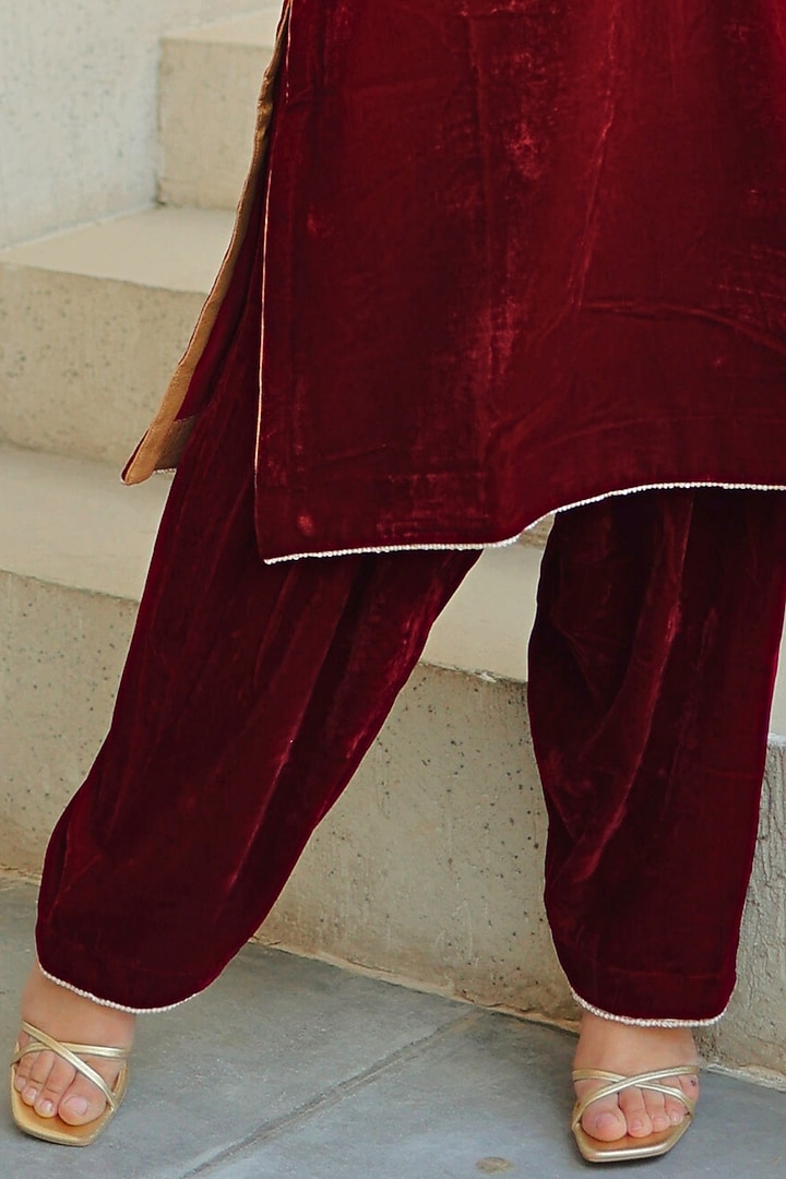 Maroon Silk Velvet Kiran Dori Embroidered Kurta Set by Sheetal Batra at Pernia's Pop Up Shop
