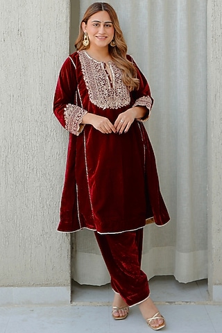 Maroon Silk Velvet Kiran Dori Embroidered Kurta Set by Sheetal Batra