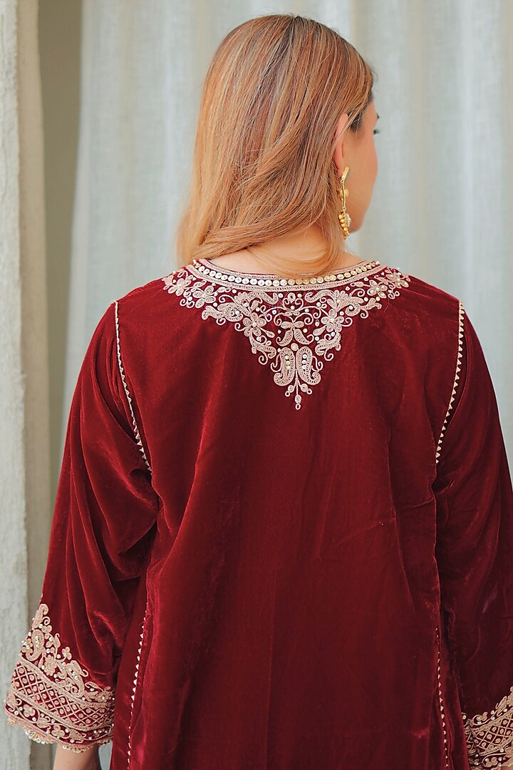 Maroon Silk Velvet Kiran Dori Embroidered Kurta Set by Sheetal Batra at Pernia's Pop Up Shop