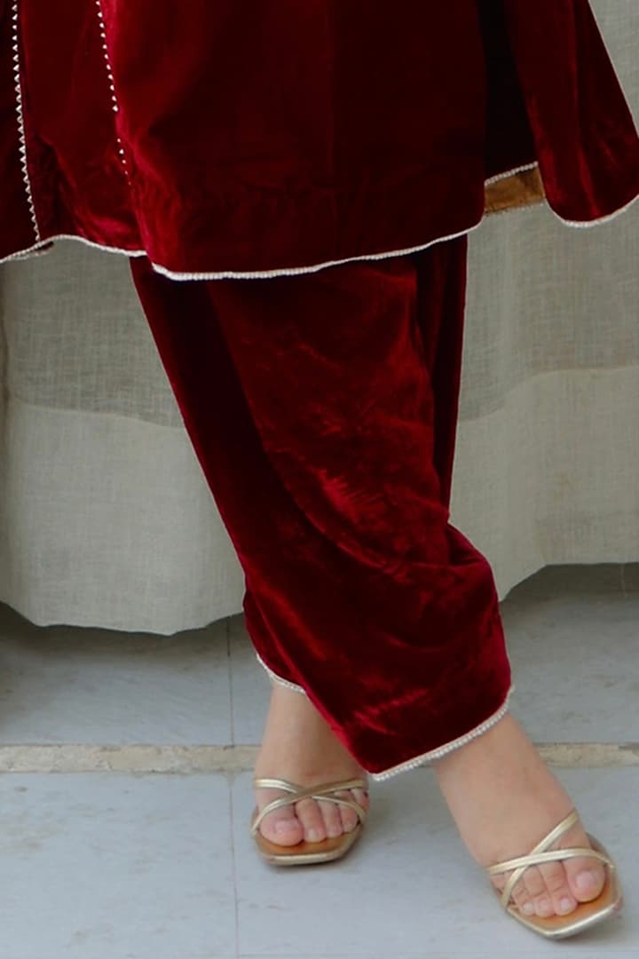 Maroon Silk Velvet Kiran Dori Embroidered Kurta Set by Sheetal Batra at Pernia's Pop Up Shop