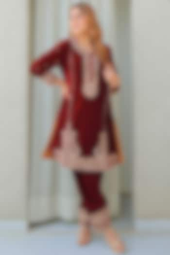 Maroon Silk Velvet Kiran Dori Embroidered Kurta Set by Sheetal Batra at Pernia's Pop Up Shop