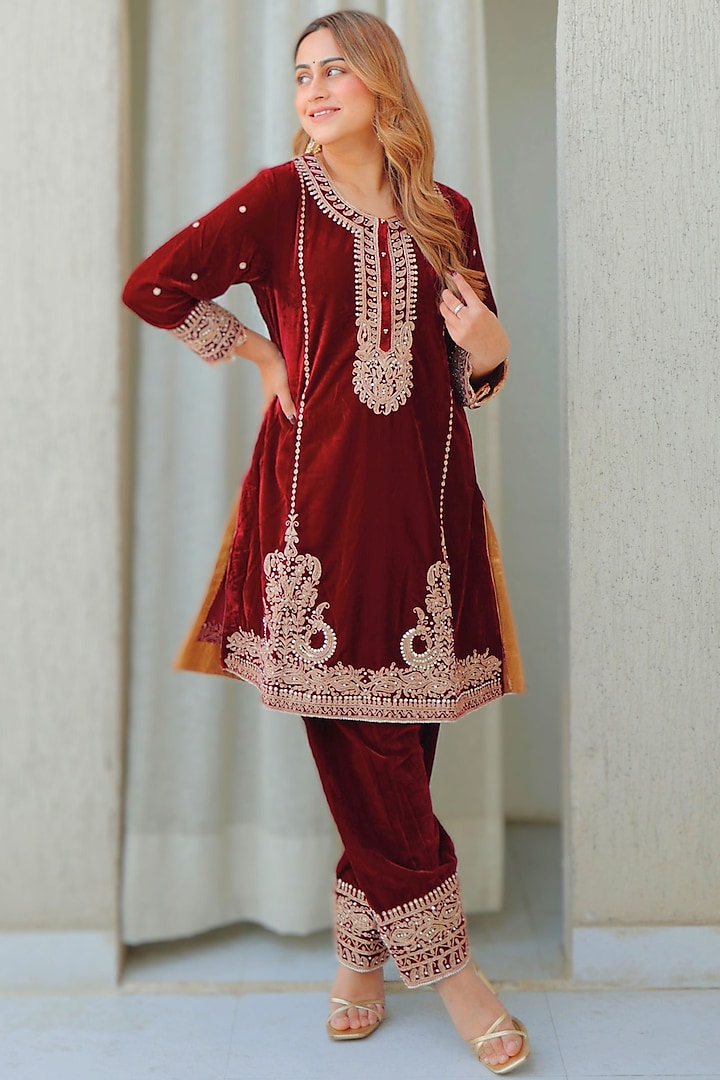 Maroon Silk Velvet Kiran Dori Embroidered Kurta Set by Sheetal Batra at Pernia's Pop Up Shop