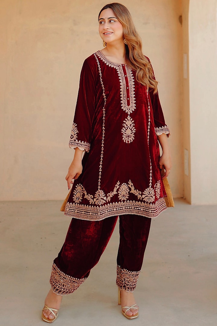 Maroon Silk Velvet Kiran Dori Embroidered Kurta Set by Sheetal Batra at Pernia's Pop Up Shop