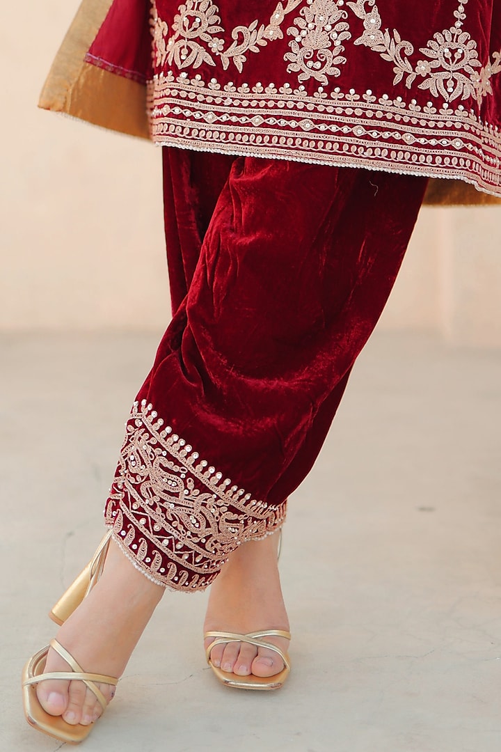 Maroon Silk Velvet Kiran Dori Embroidered Kurta Set by Sheetal Batra at Pernia's Pop Up Shop