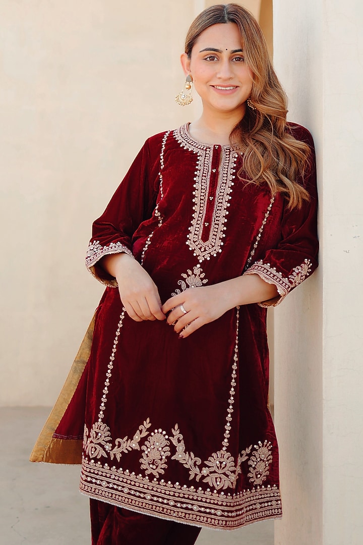 Maroon Silk Velvet Kiran Dori Embroidered Kurta Set by Sheetal Batra at Pernia's Pop Up Shop