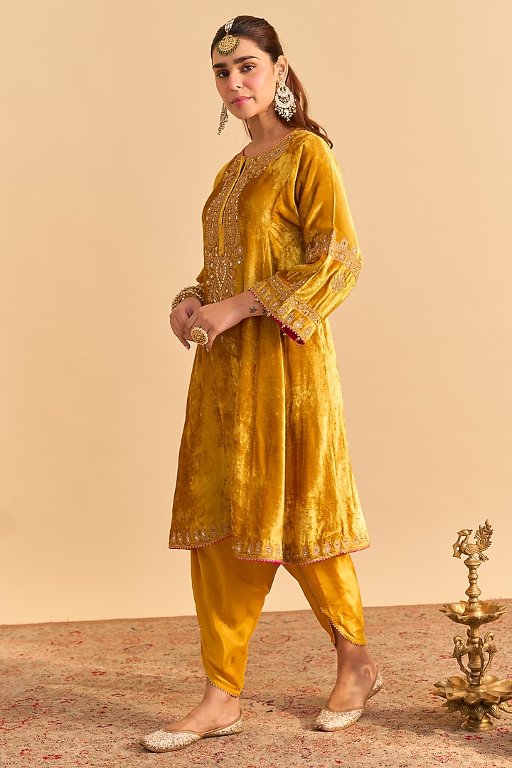 Mustard Velvet Silk Embroidered Choga A-Line Kurta Set by Sheetal Batra at Pernia's Pop Up Shop