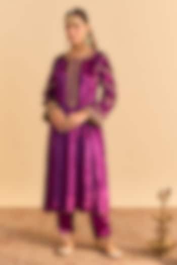 Deep Purple Velvet Silk Embroidered Choga Kurta Set by Sheetal Batra at Pernia's Pop Up Shop