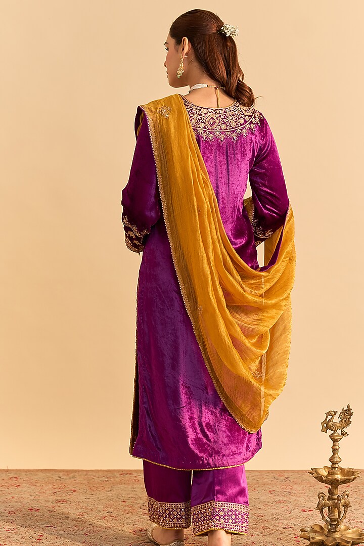 Deep Purple Velvet Silk Embroidered Kurta Set by Sheetal Batra at Pernia's Pop Up Shop