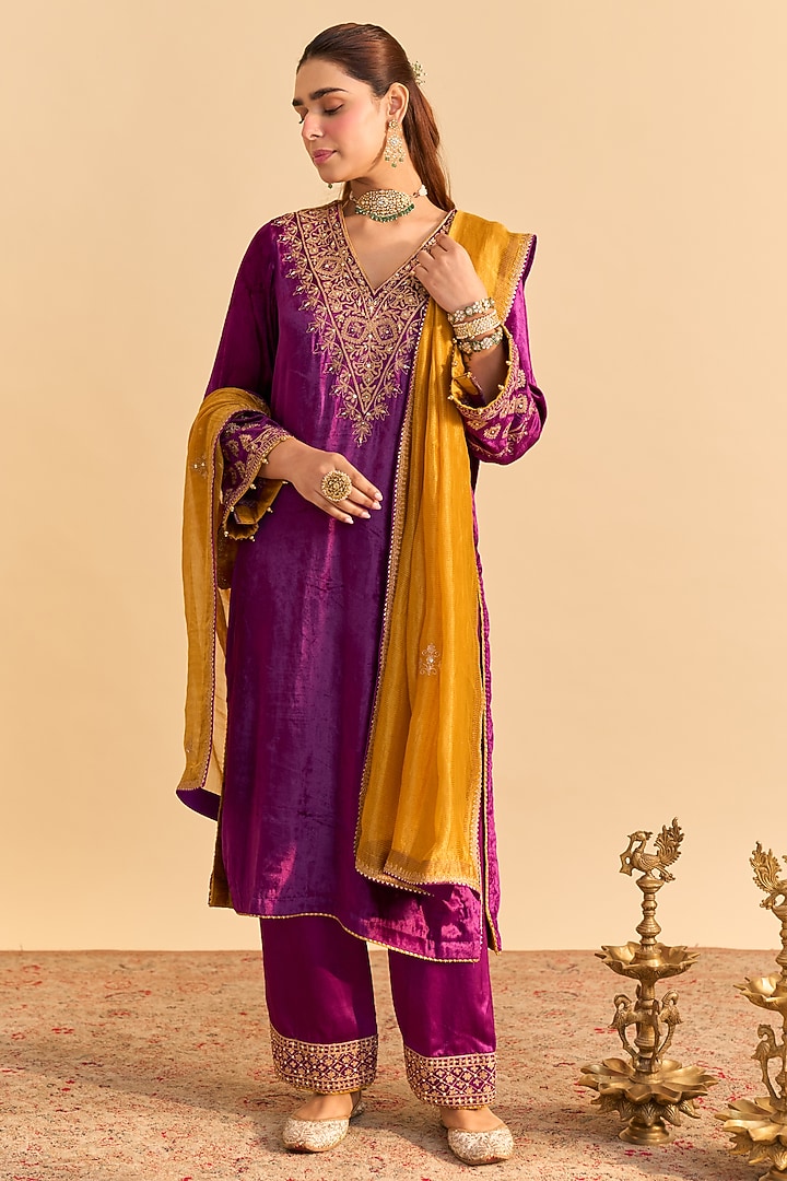 Deep Purple Velvet Silk Embroidered Kurta Set by Sheetal Batra at Pernia's Pop Up Shop