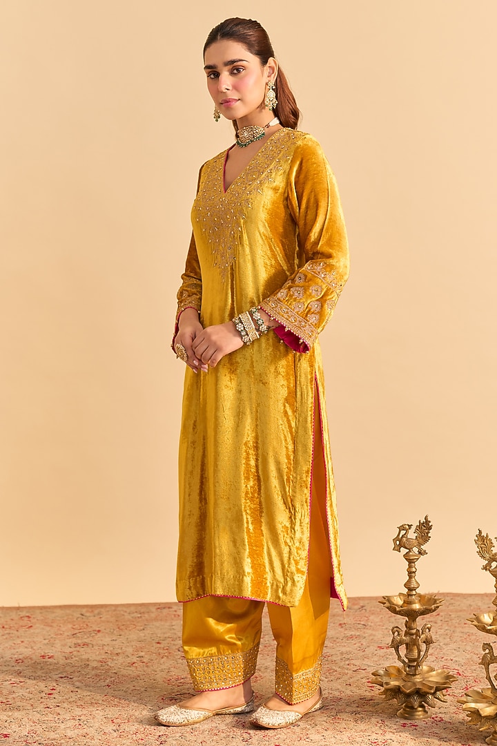 Mustard Velvet Silk Embroidered Kurta Set by Sheetal Batra at Pernia's Pop Up Shop