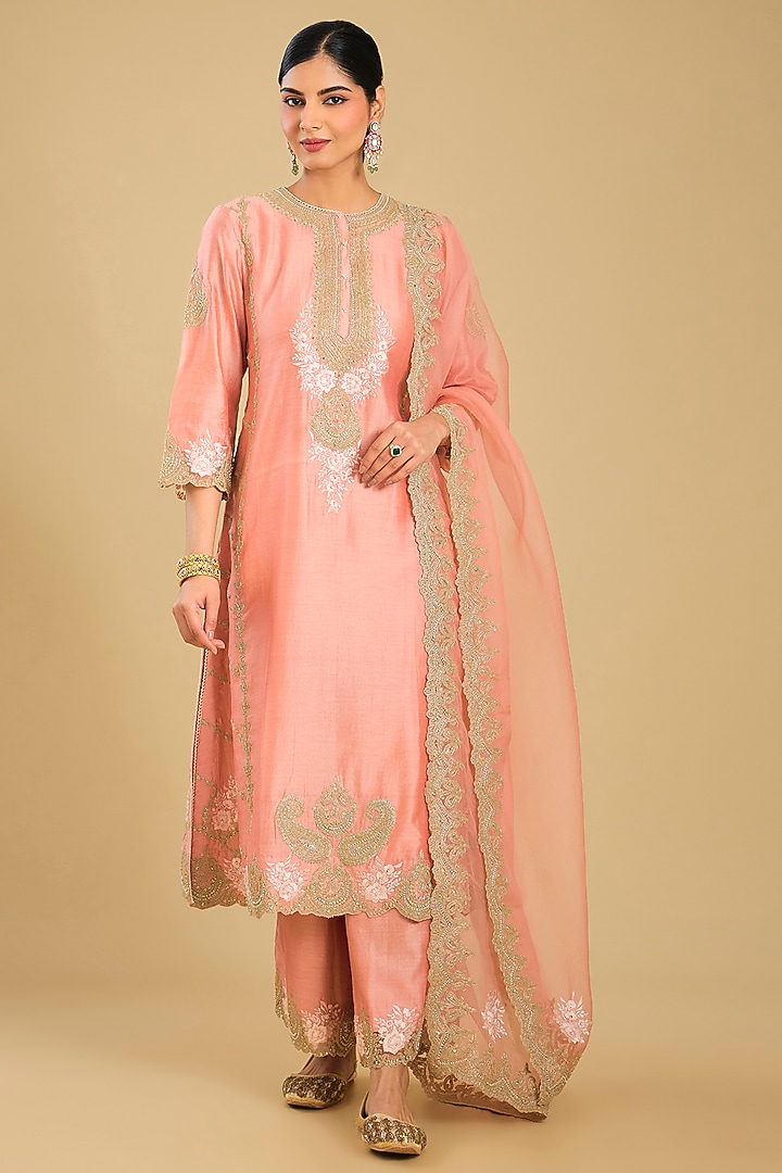 Off-Rose Silk Chanderi Tilla Embroidered Kurta Set by Sheetal Batra at Pernia's Pop Up Shop